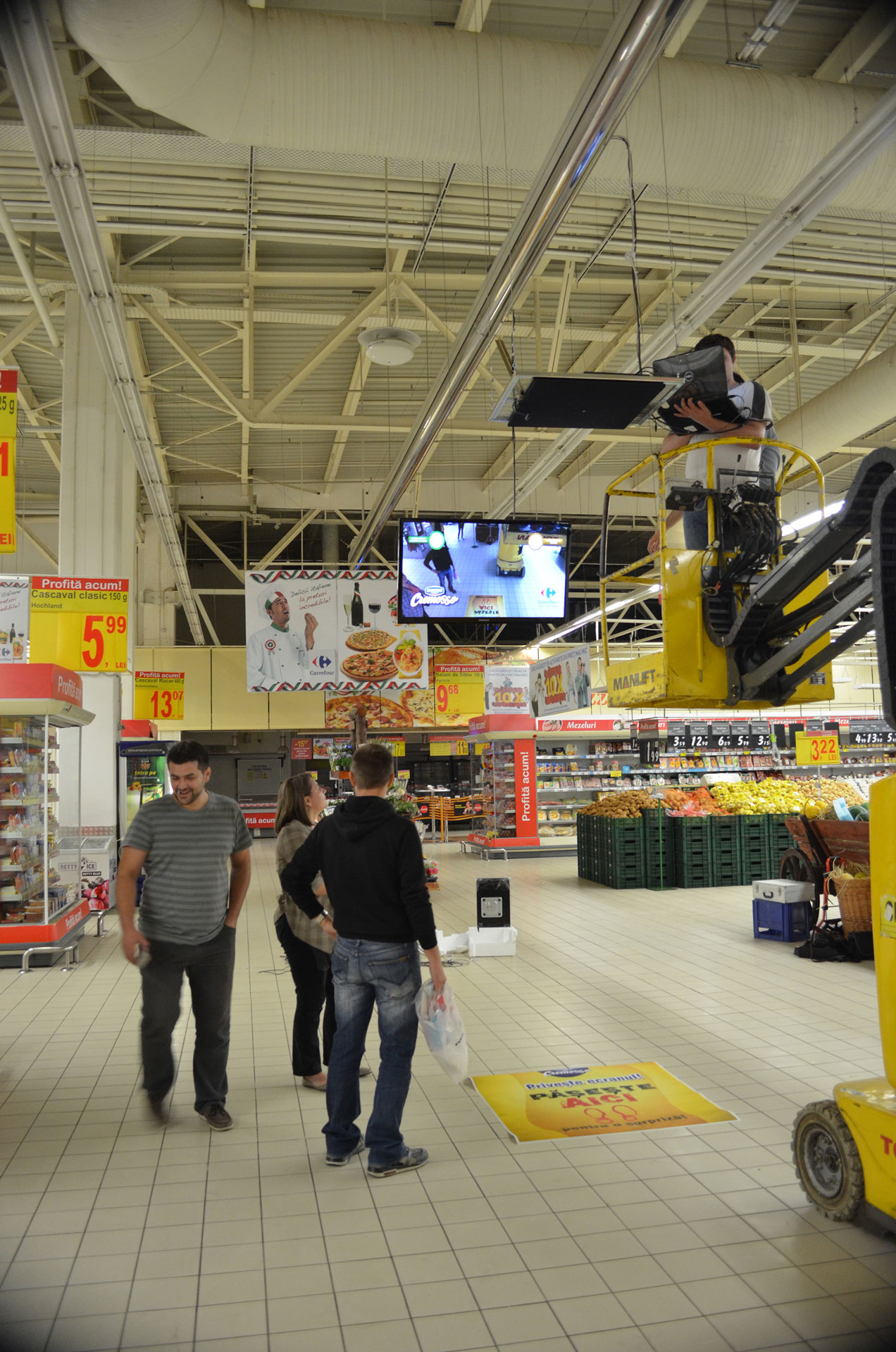 retail digital signage